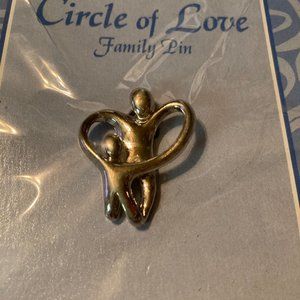 PIN OR PENDANT LOOP 4 NECKLACE FAMILY PIN 1 CHILD